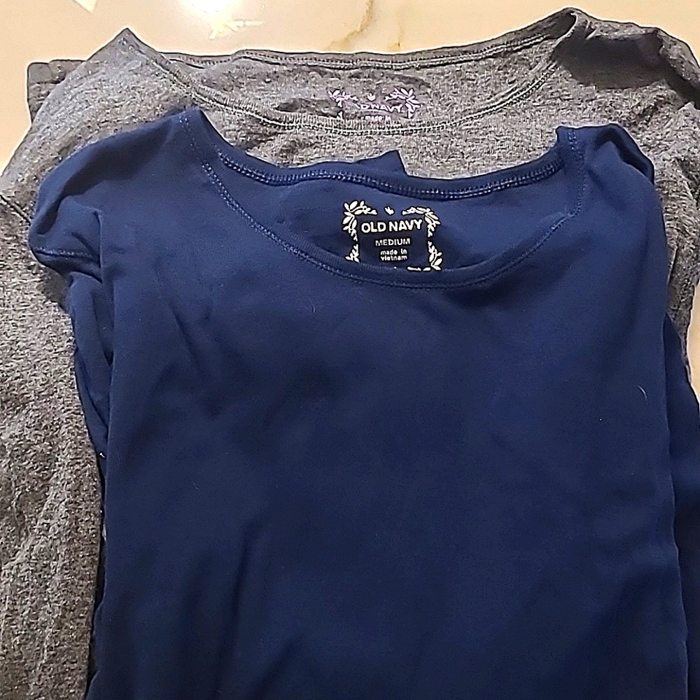 2 Old Navy Long sleeve tops